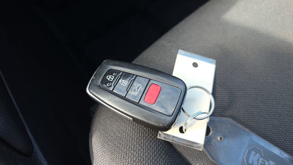 Used 2021 Toyota Corolla LE w/ LE Convenience Package FWD image 24