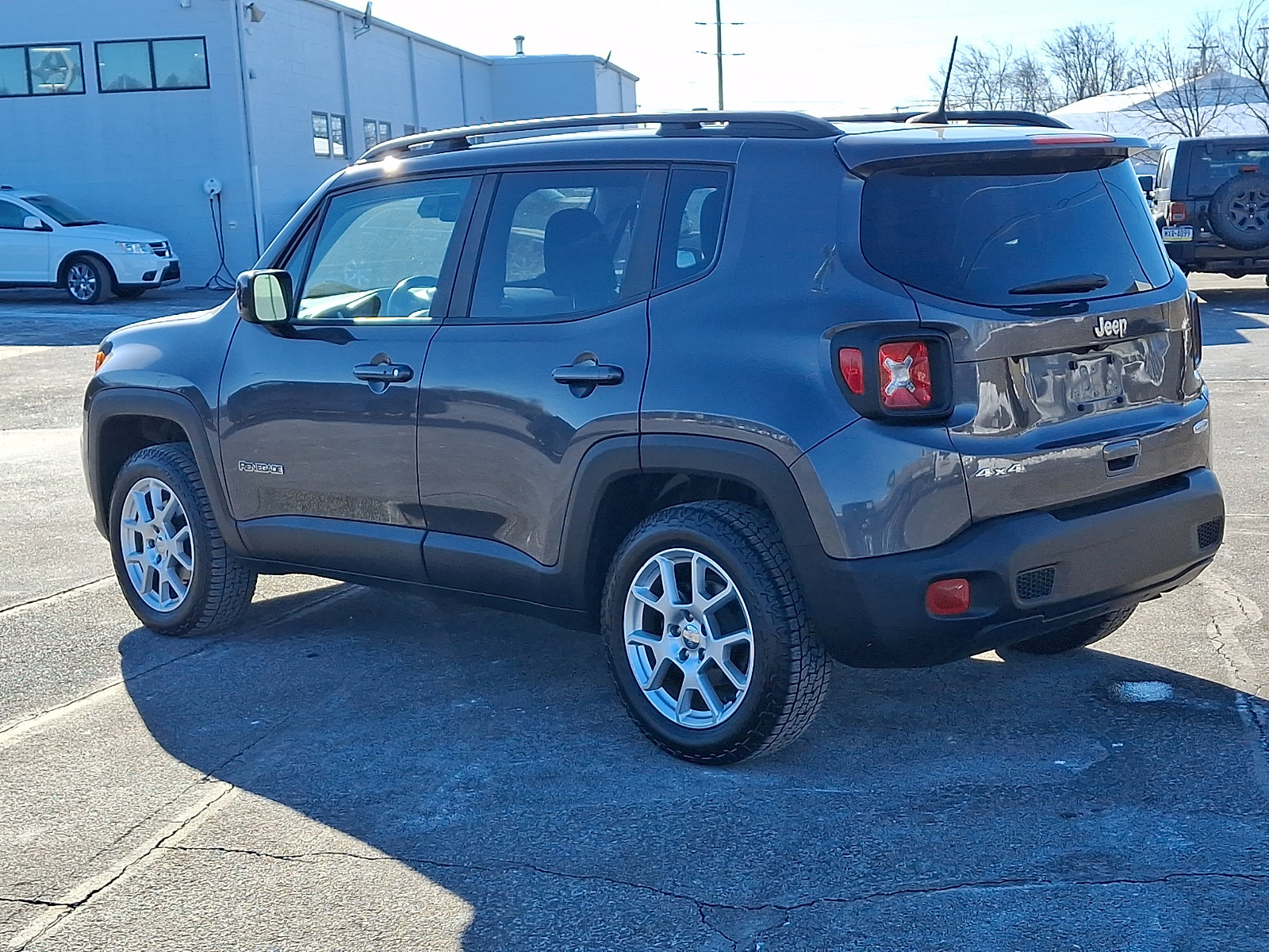 Used 2020 Jeep Renegade Latitude w/ Cold Weather Group AWD/4WD image 4