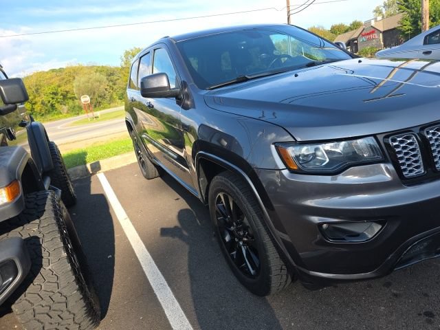 Used 2018 Jeep Grand Cherokee Altitude AWD/4WD image 14