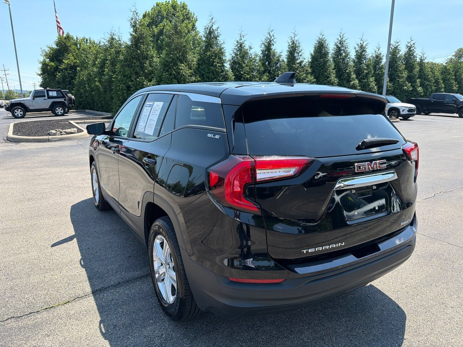 Used 2024 GMC Terrain SLE AWD/4WD image 3