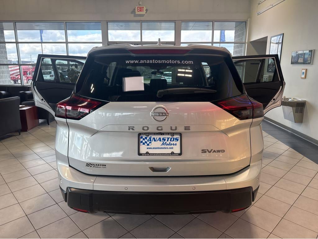 Used 2024 Nissan Rogue SV image 10