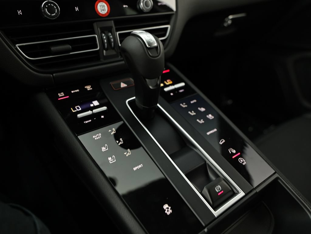 New 2026 Porsche Macan AWD/4WD image 40