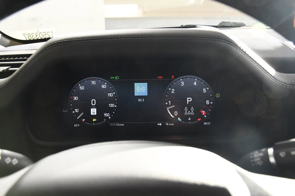 New 2026 Land Rover Defender 130 X-Dynamic SE AWD/4WD image 31