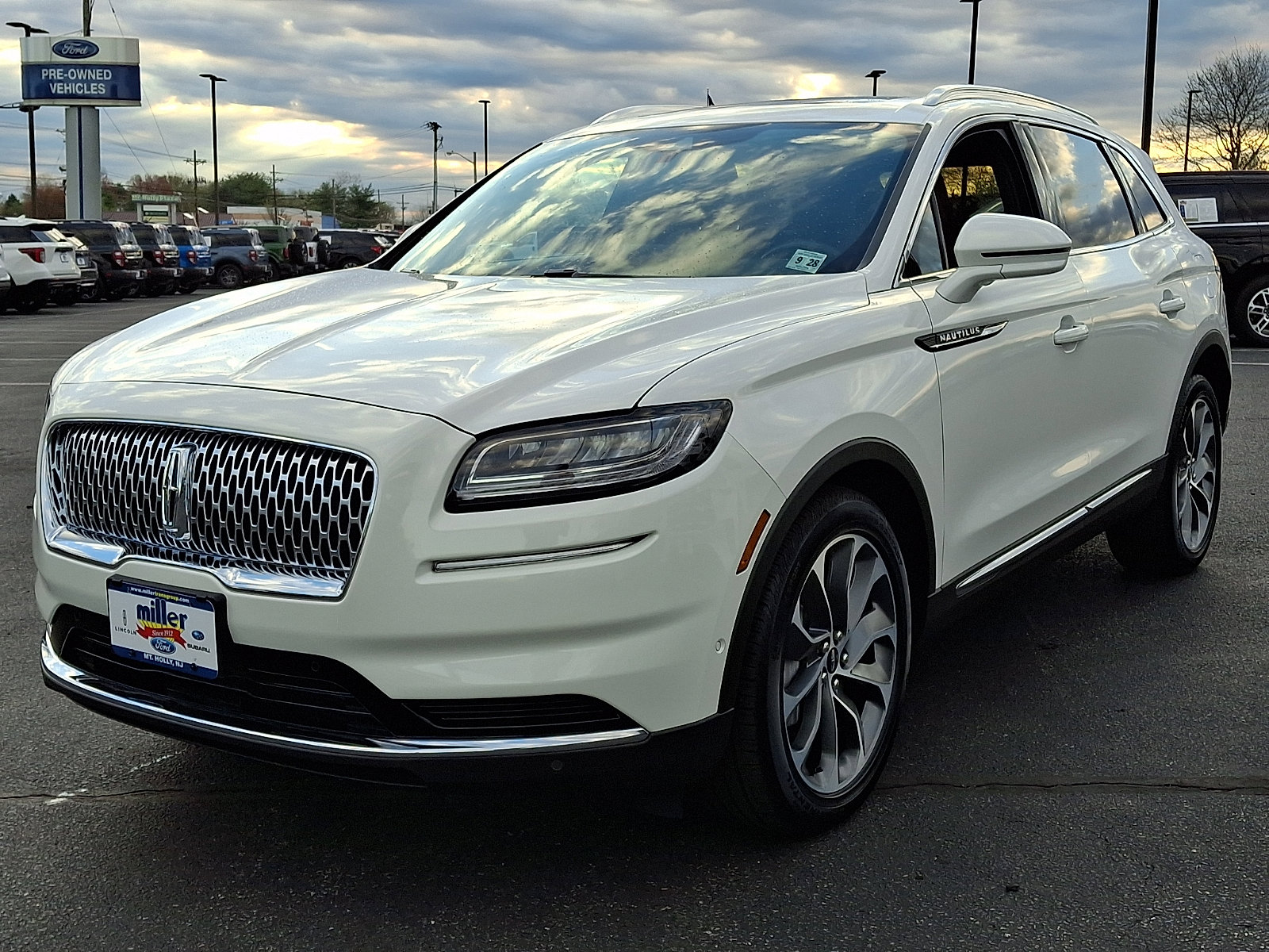 Certified 2023 Lincoln Nautilus Reserve w/ Equipment Group 201A image 3