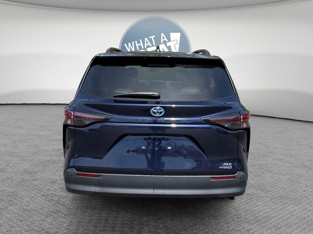 Used 2023 Toyota Sienna XLE w/ XLE Plus Package FWD image 4