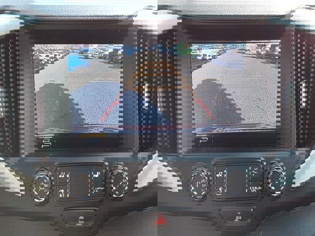 Used 2021 GMC Terrain SLE w/ Driver Convenience Package image 18