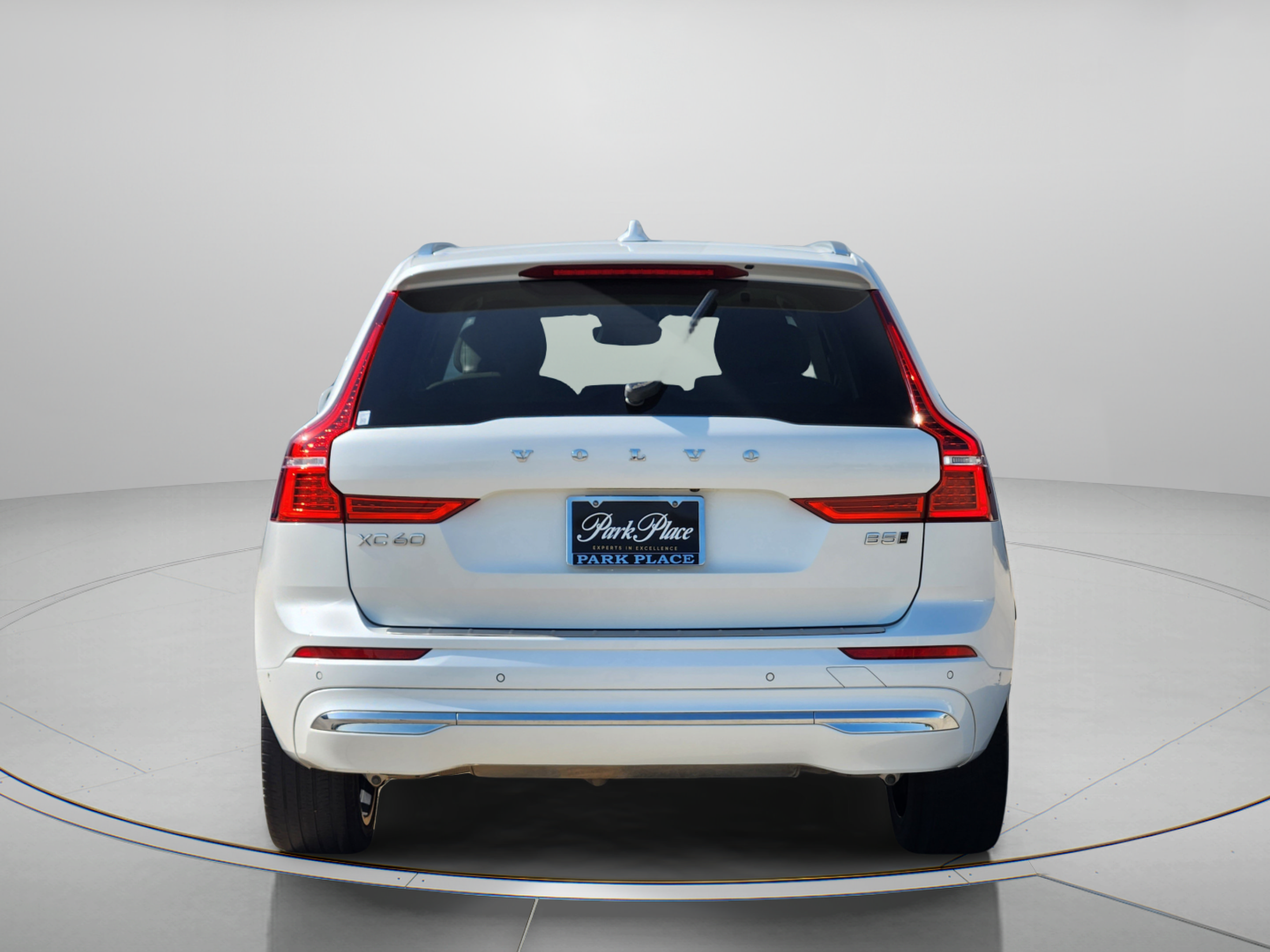 Used 2023 Volvo XC60 B5 Ultimate AWD/4WD image 4