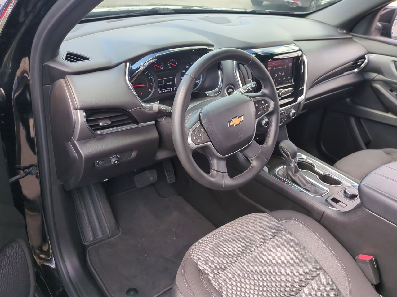 Used 2023 Chevrolet Traverse LT FWD image 10