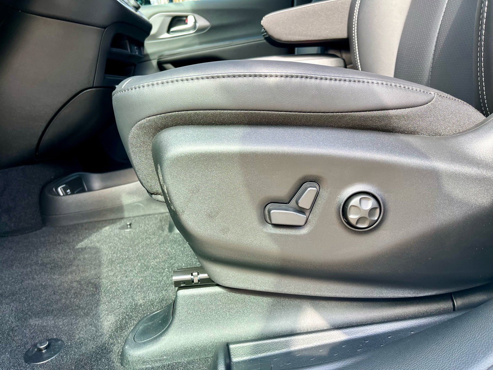 New 2026 Chrysler Pacifica Select image 14