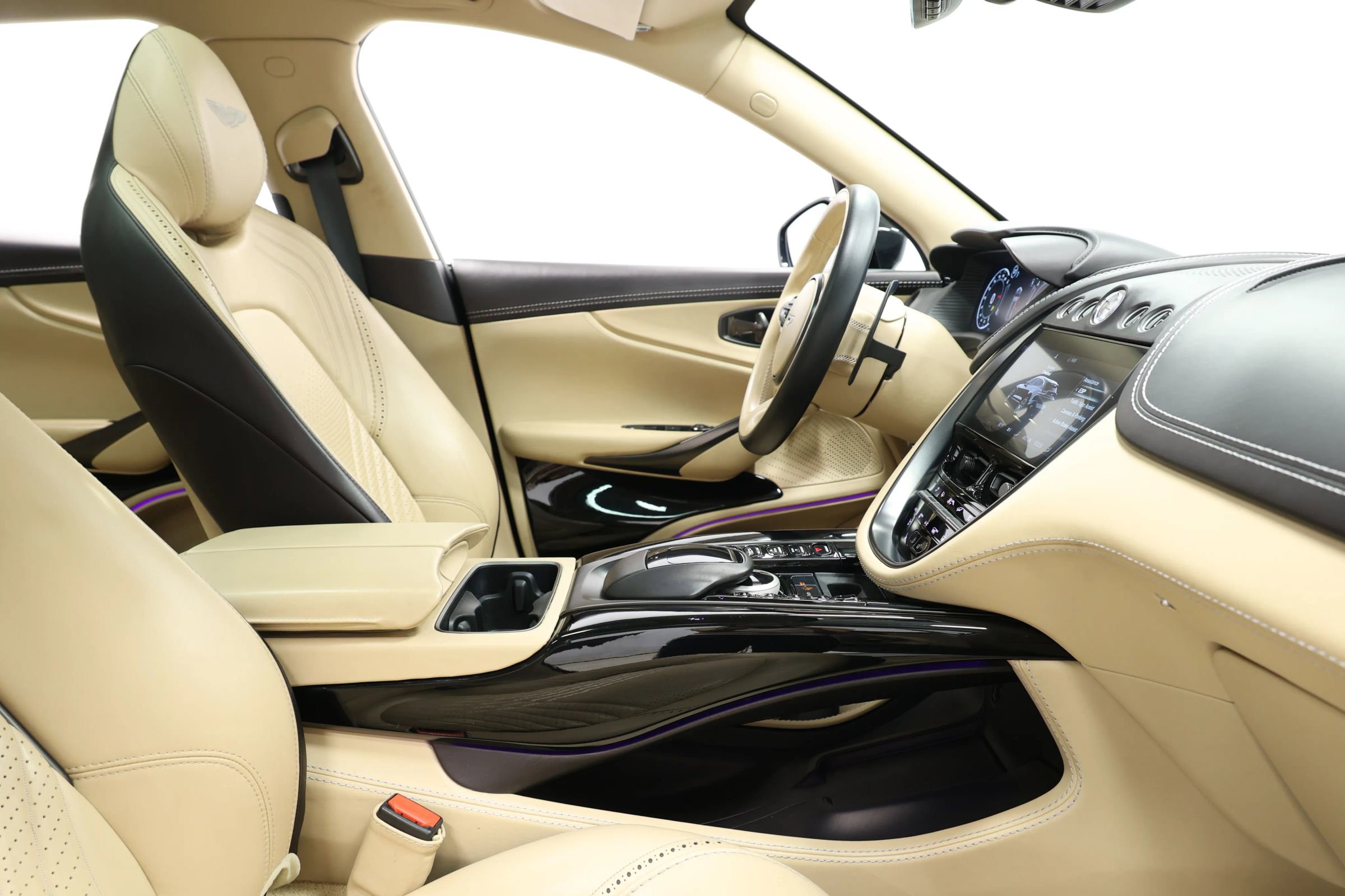 Used 2021 Aston Martin DBX image 94