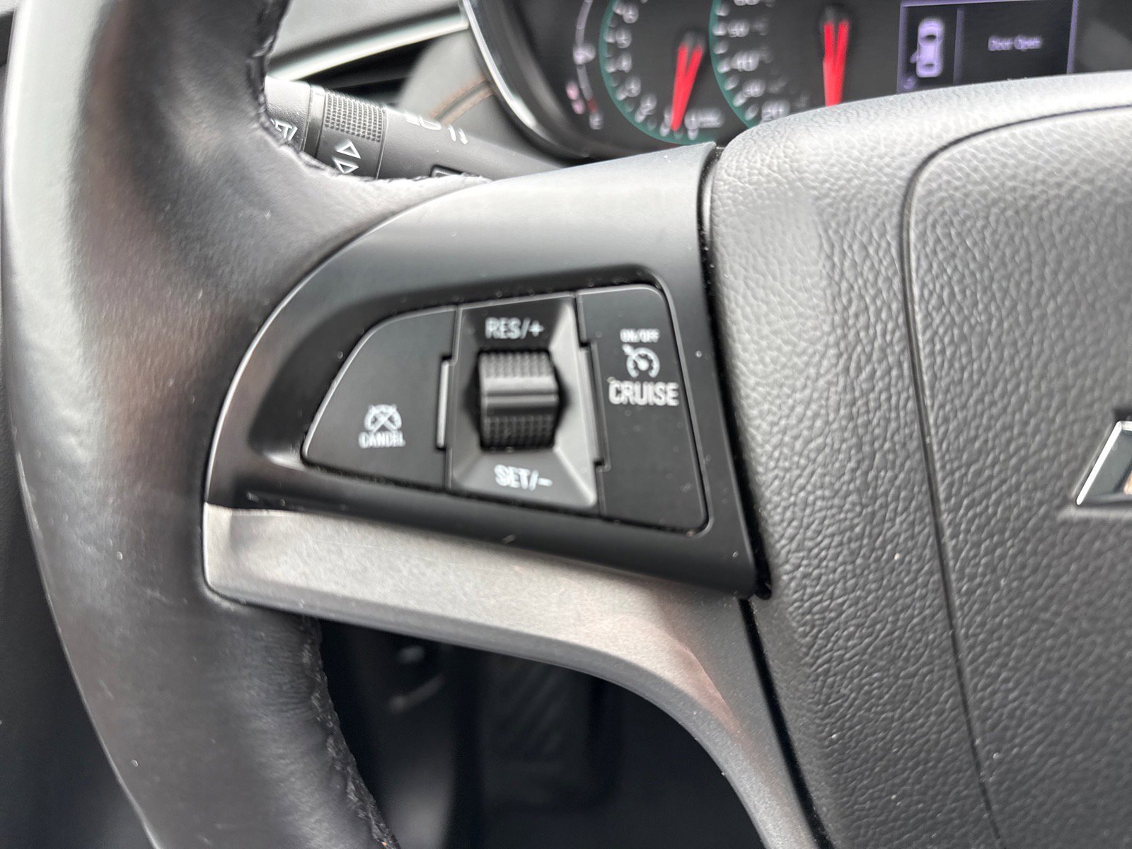 Used 2019 Chevrolet Trax LT w/ LT Convenience Package image 22