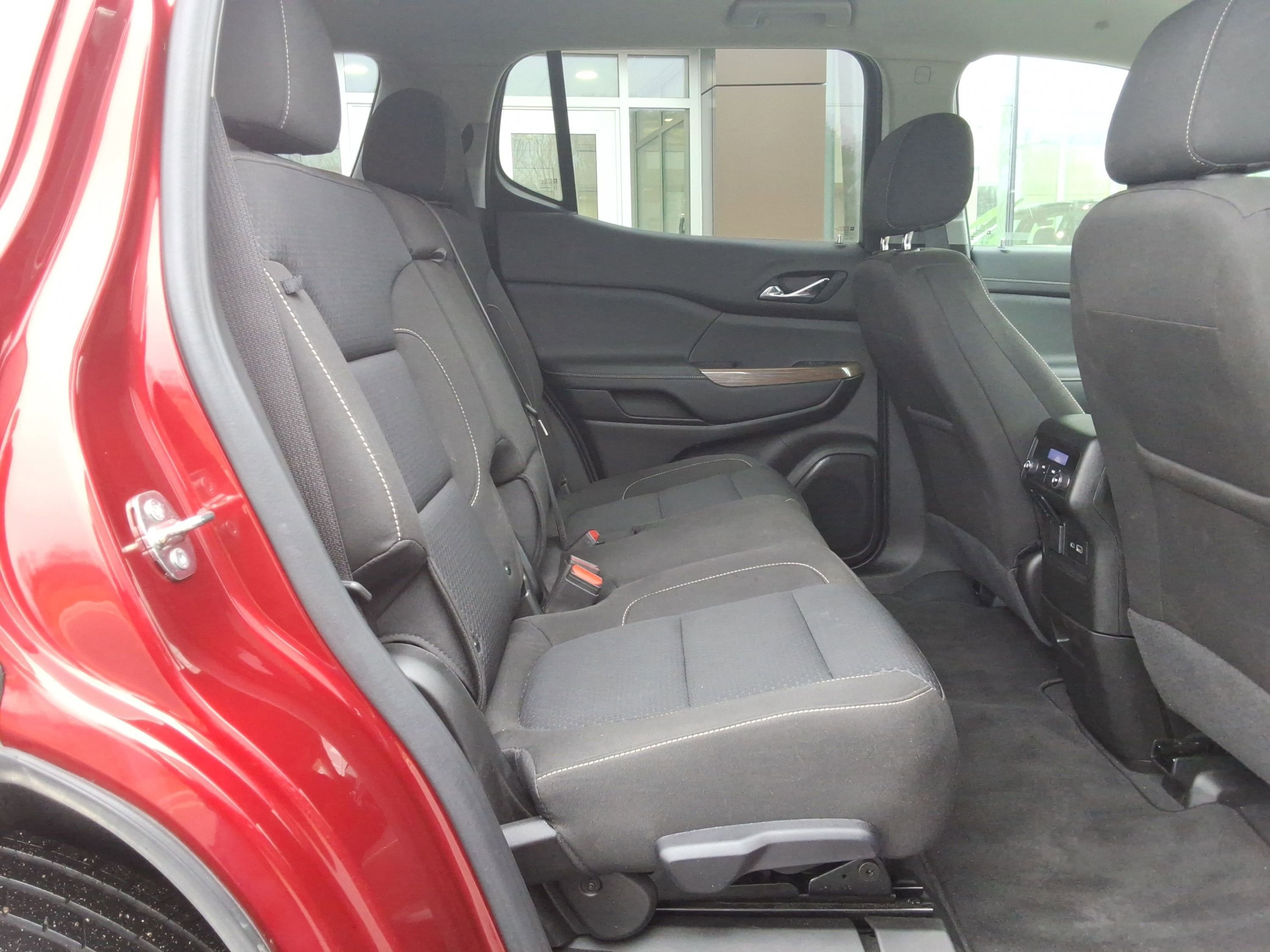 Used 2023 GMC Acadia SLE w/ Driver Convenience Package image 31