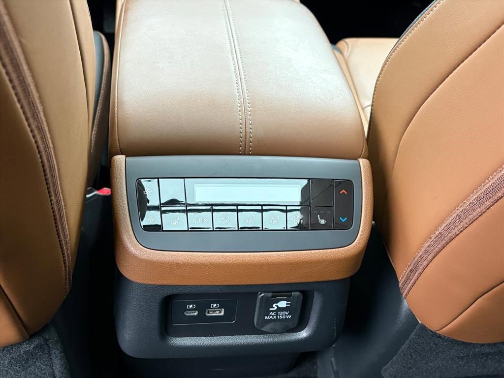 Used 2025 Nissan Pathfinder Platinum image 22