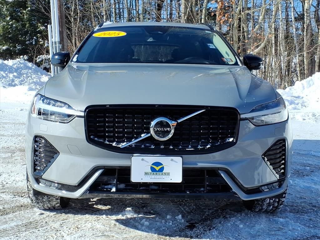 Used 2025 Volvo XC60 B5 Plus image 28