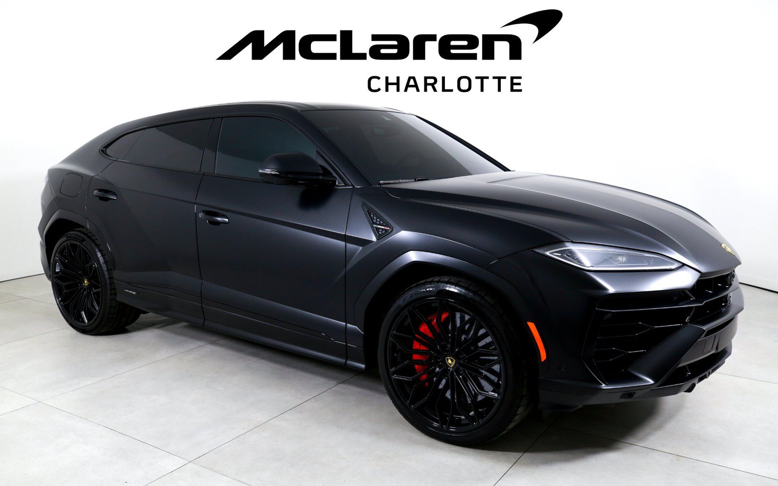 Used 2025 Lamborghini Urus SE AWD/4WD image 2