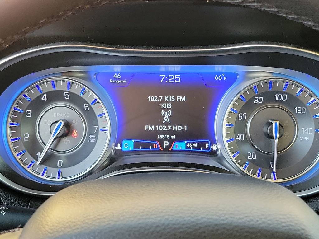 Used 2023 Chrysler 300 Touring w/ Sport Appearance Package image 7