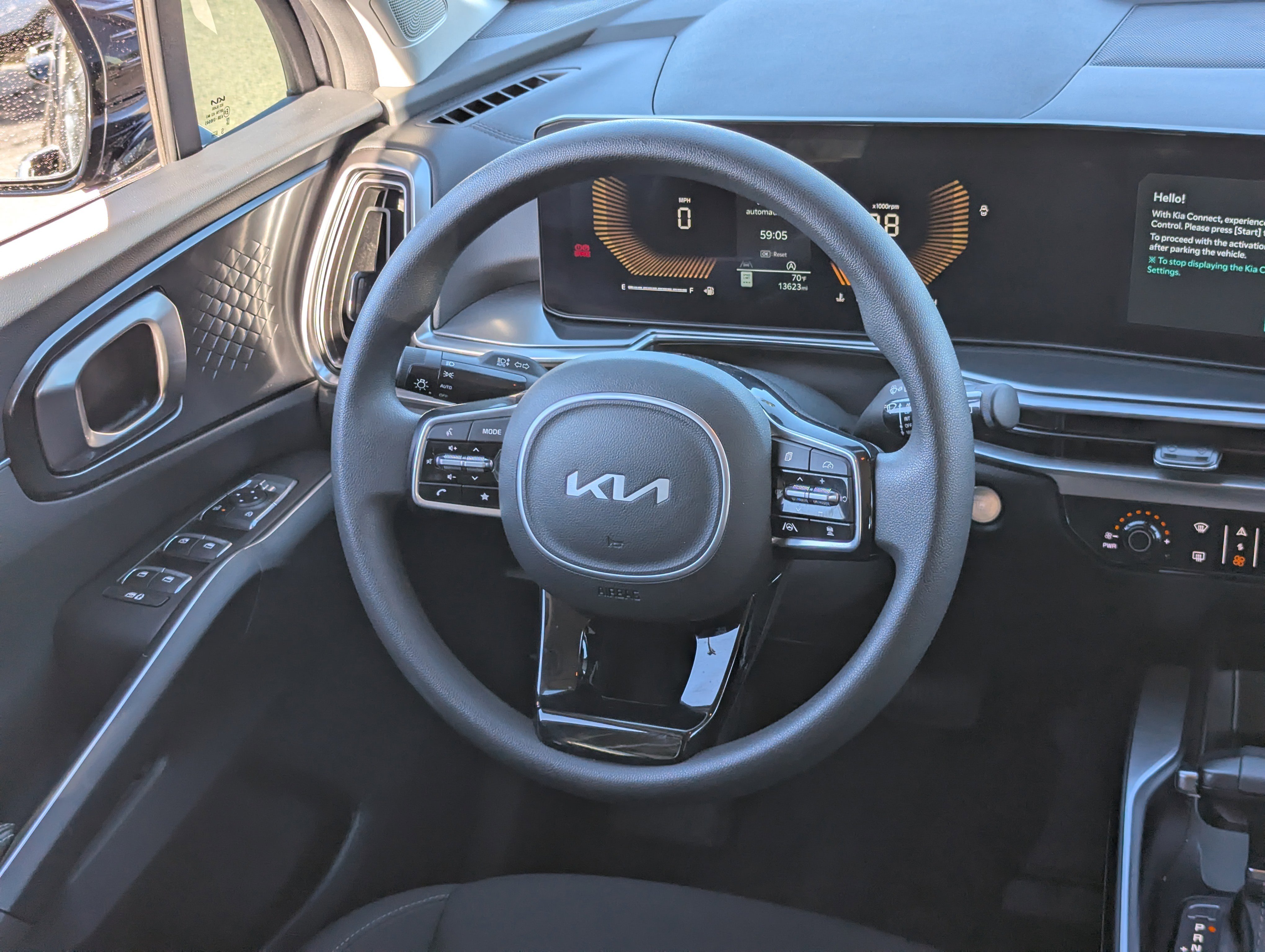 Certified 2025 Kia Sorento LX image 13