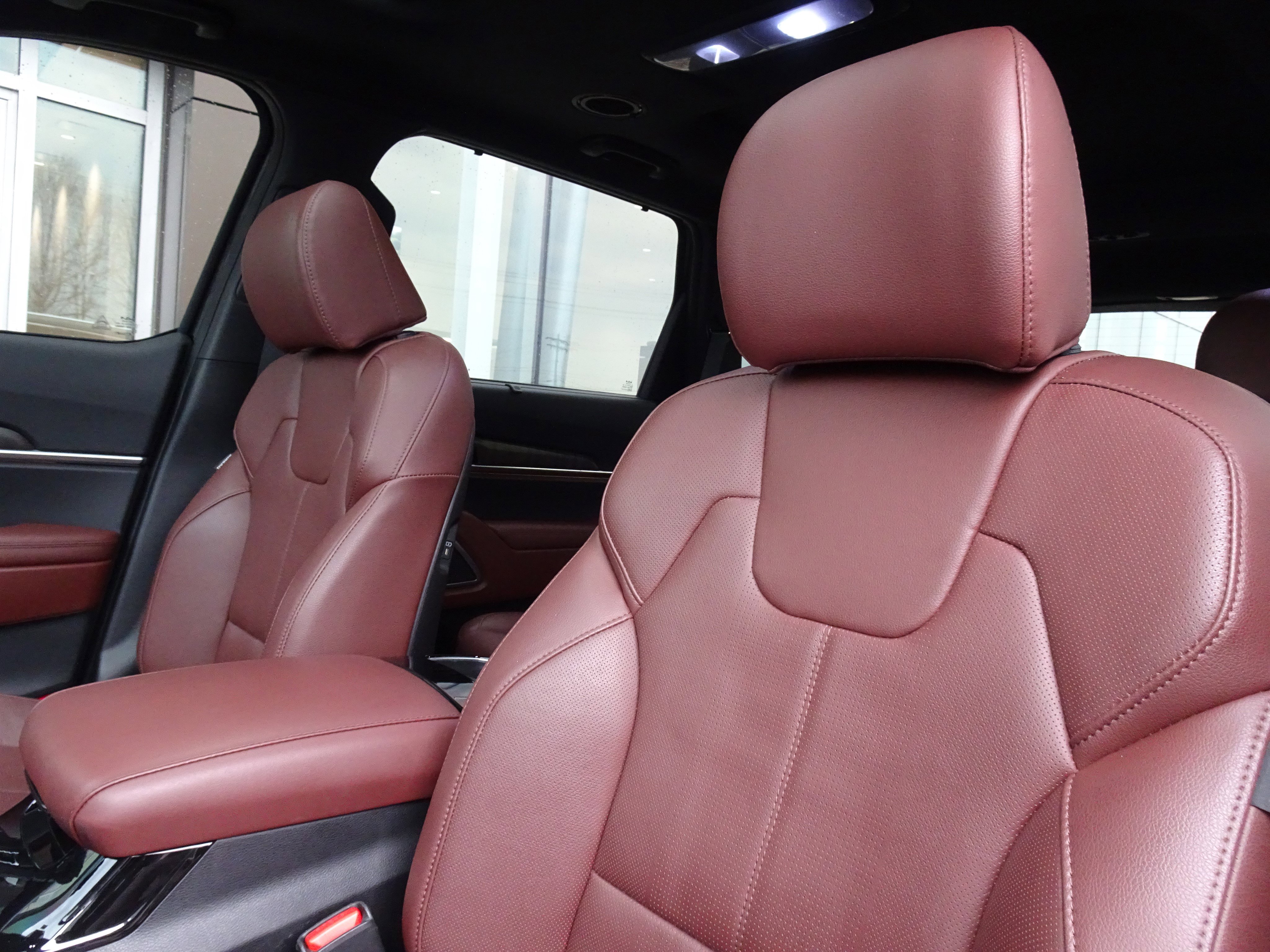 Used 2024 Kia Telluride SX w/ Towing Package image 10