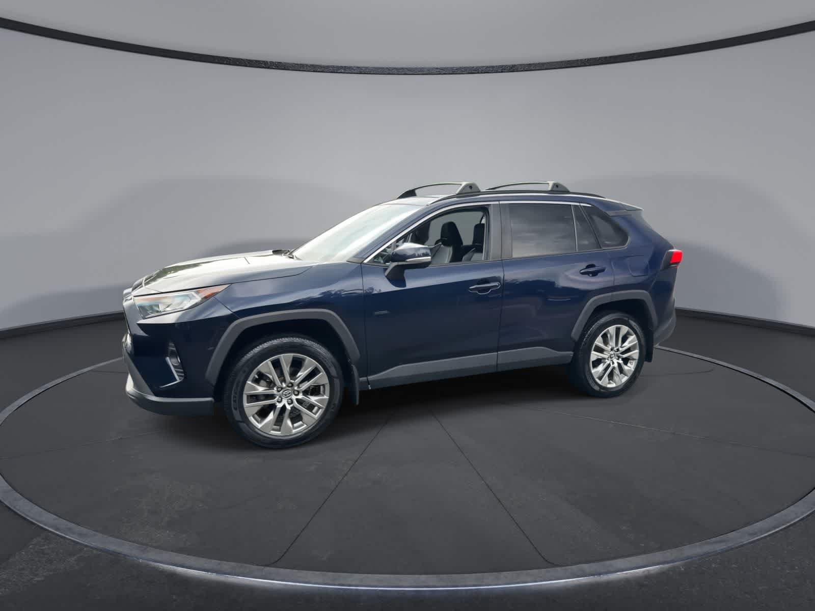 Used 2019 Toyota RAV4 XLE Premium w/ Cold Weather Package AWD/4WD image 4