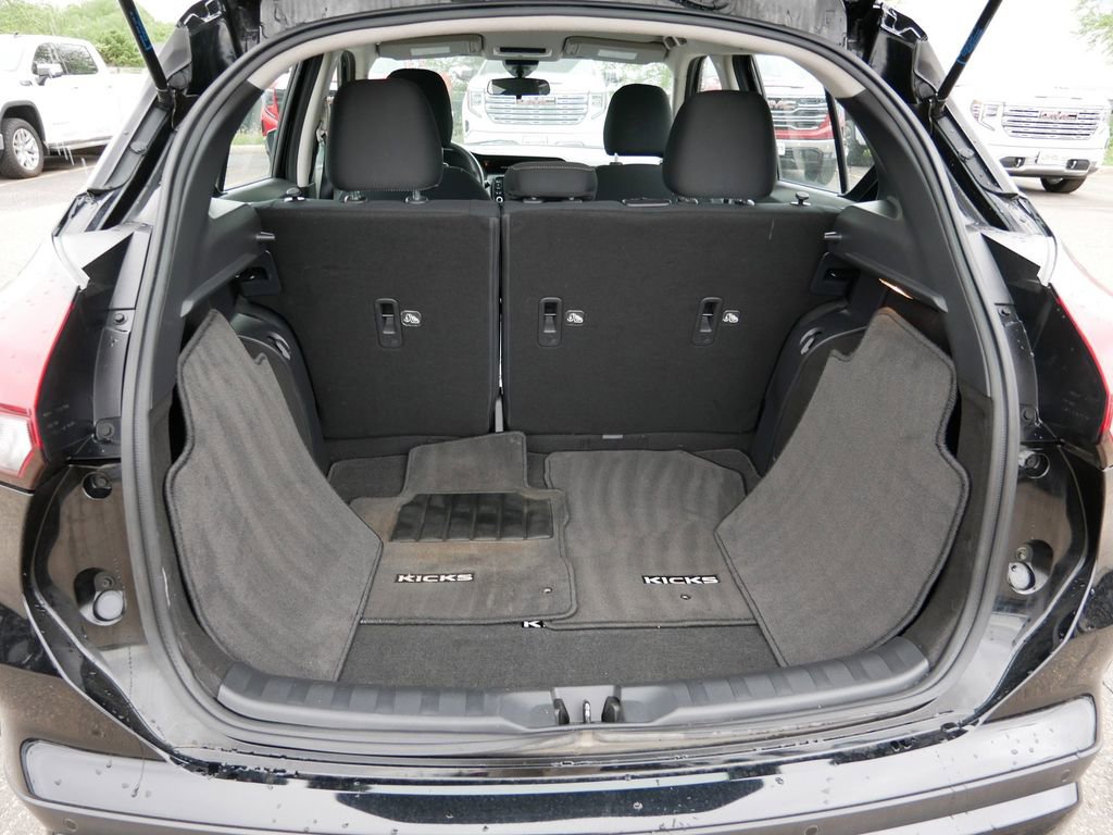 Used 2022 Nissan Kicks SV FWD image 12
