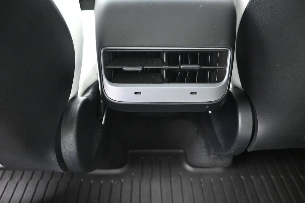 Used 2023 Tesla Model Y Long Range AWD/4WD image 26