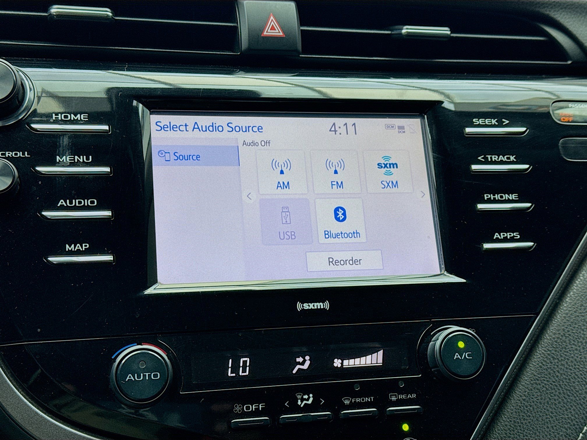 Used 2020 Toyota Camry SE image 9