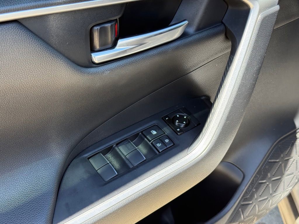 Used 2019 Toyota RAV4 XSE AWD/4WD image 11