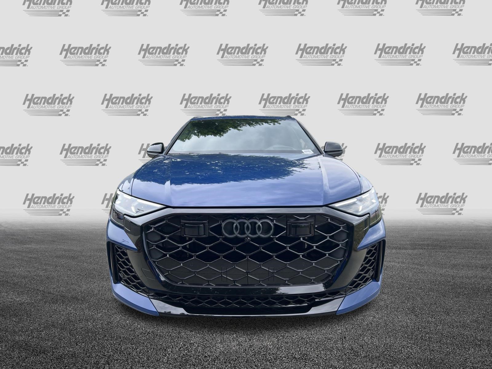 Certified 2025 Audi RS Q8 performance AWD/4WD image 3