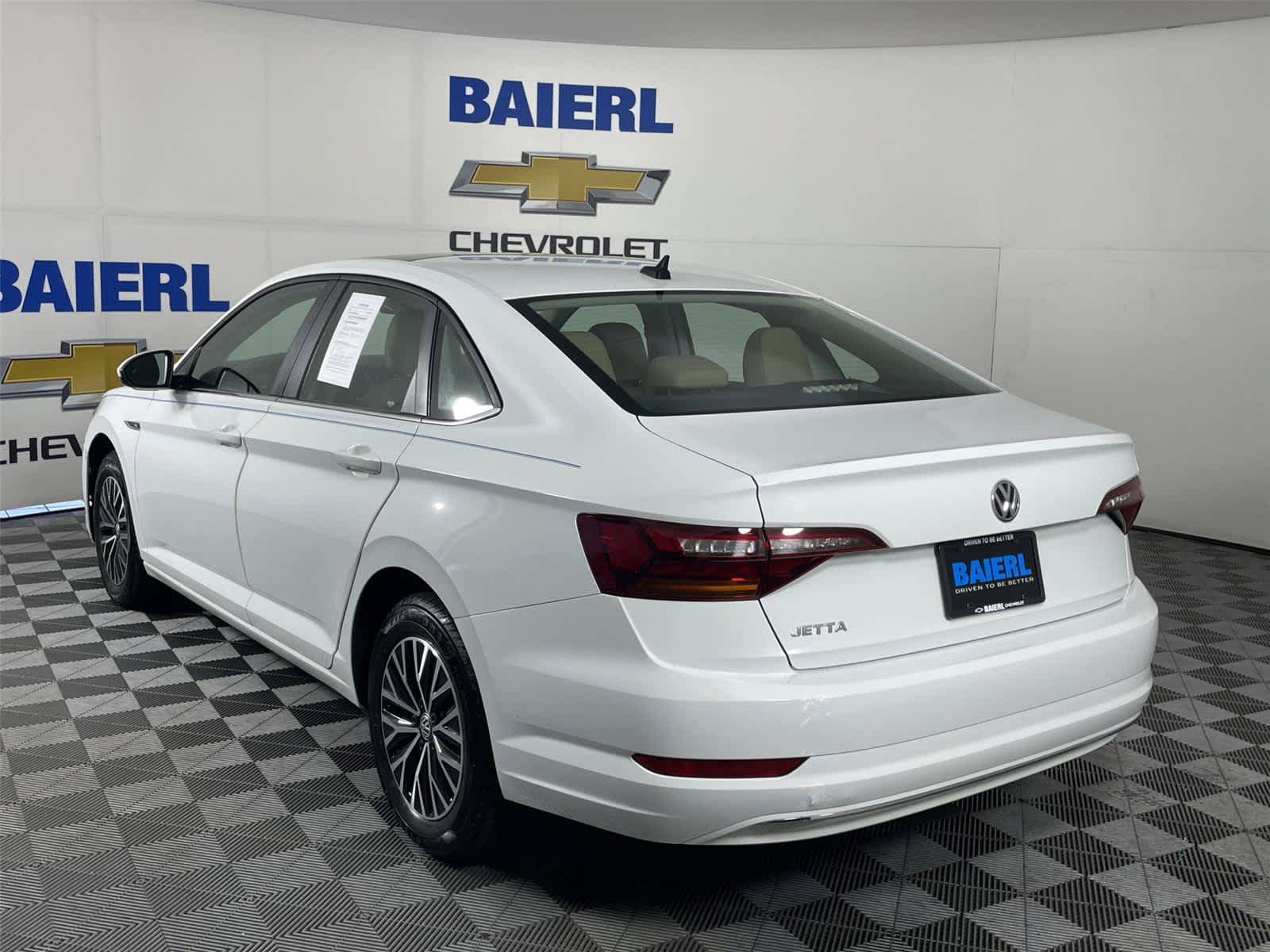 Used 2019 Volkswagen Jetta SEL w/ Cold Weather Package FWD image 3