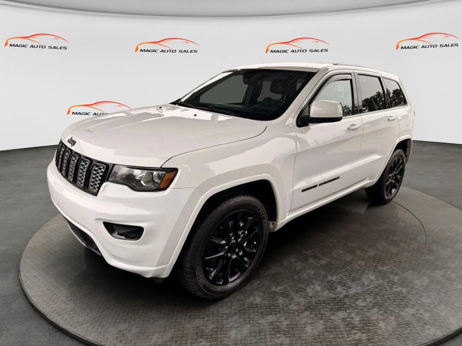 Used 2020 Jeep Grand Cherokee Altitude AWD/4WD image 6