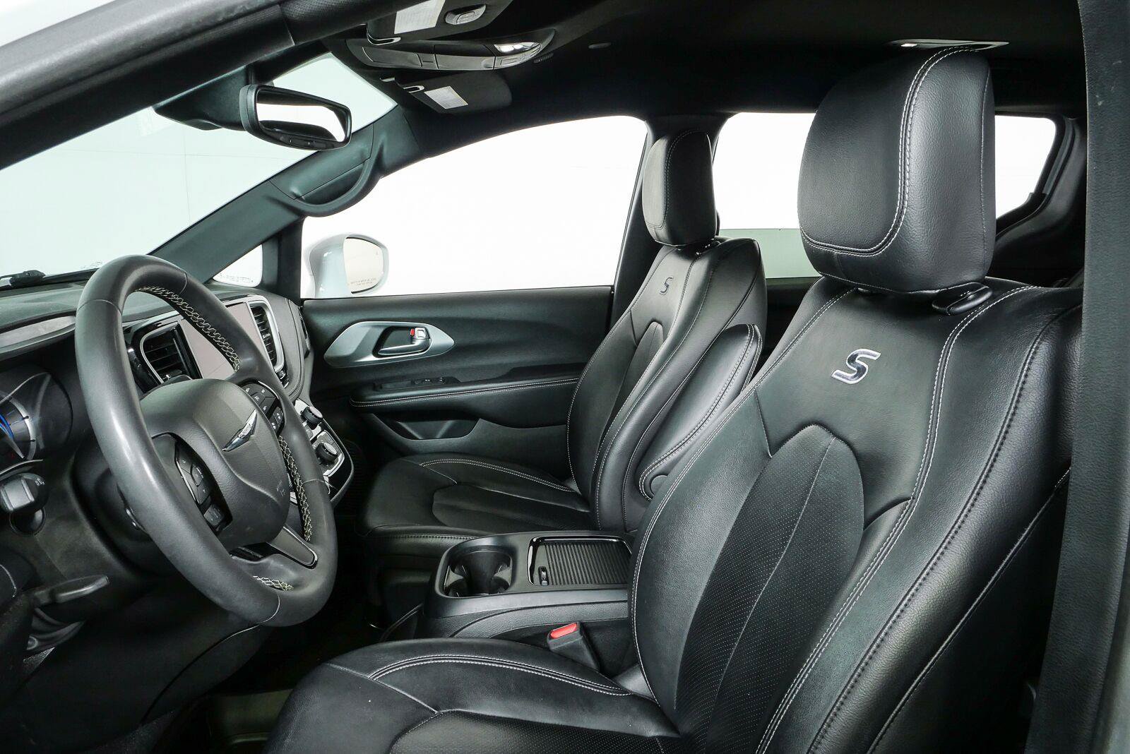 Used 2022 Chrysler Pacifica Touring-L w/ S Appearance Package FWD image 6