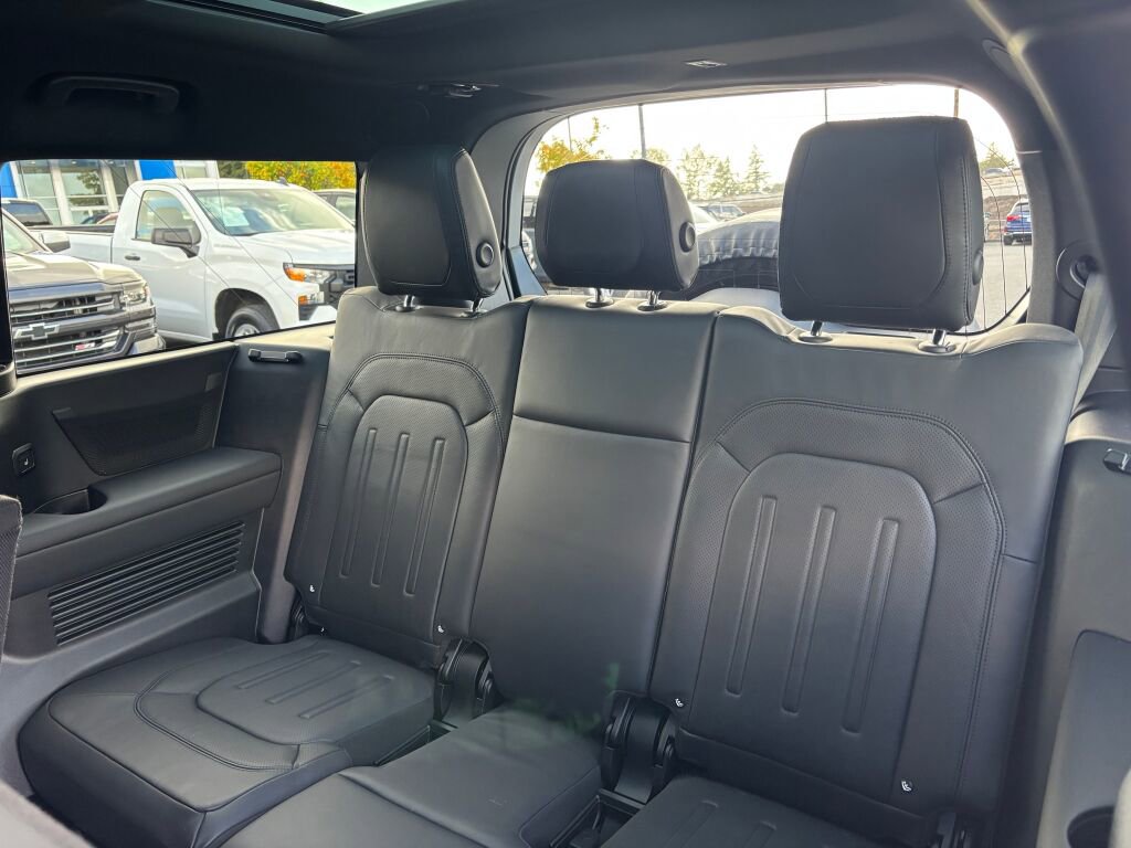 Used 2024 Land Rover Defender 130 X image 14