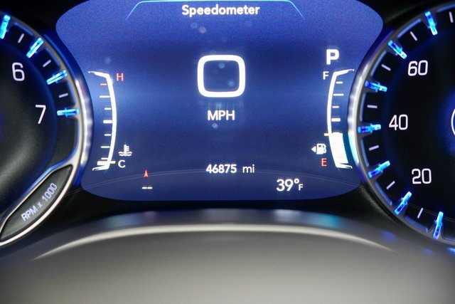 Used 2025 Chrysler Pacifica Select image 34