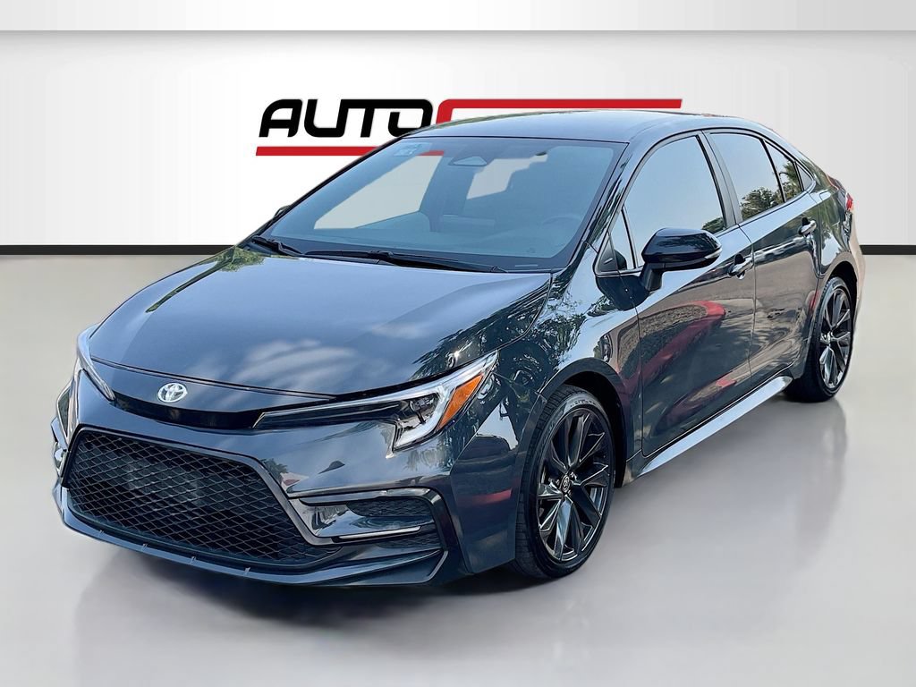 Used 2024 Toyota Corolla SE FWD image 3
