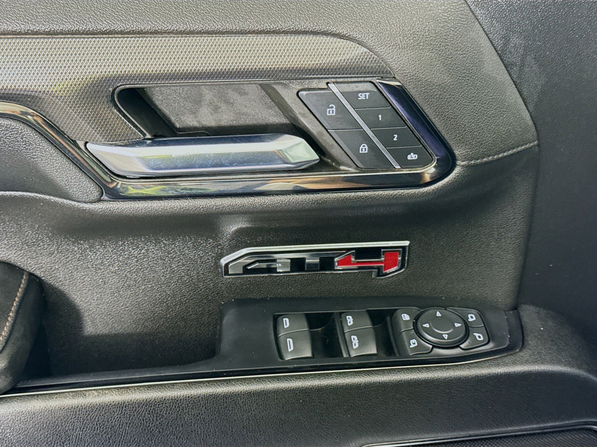 Used 2025 GMC Sierra 1500 AT4 w/ AT4 Premium Package image 24