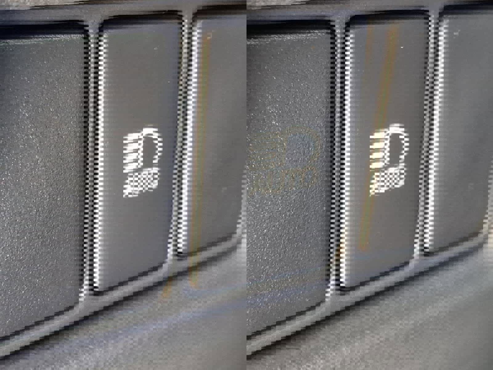 Used 2022 Toyota C-HR XLE image 4