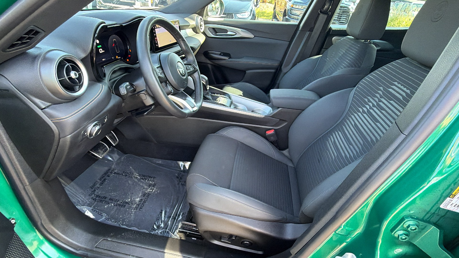 Used 2025 Alfa Romeo Tonale AWD/4WD image 17