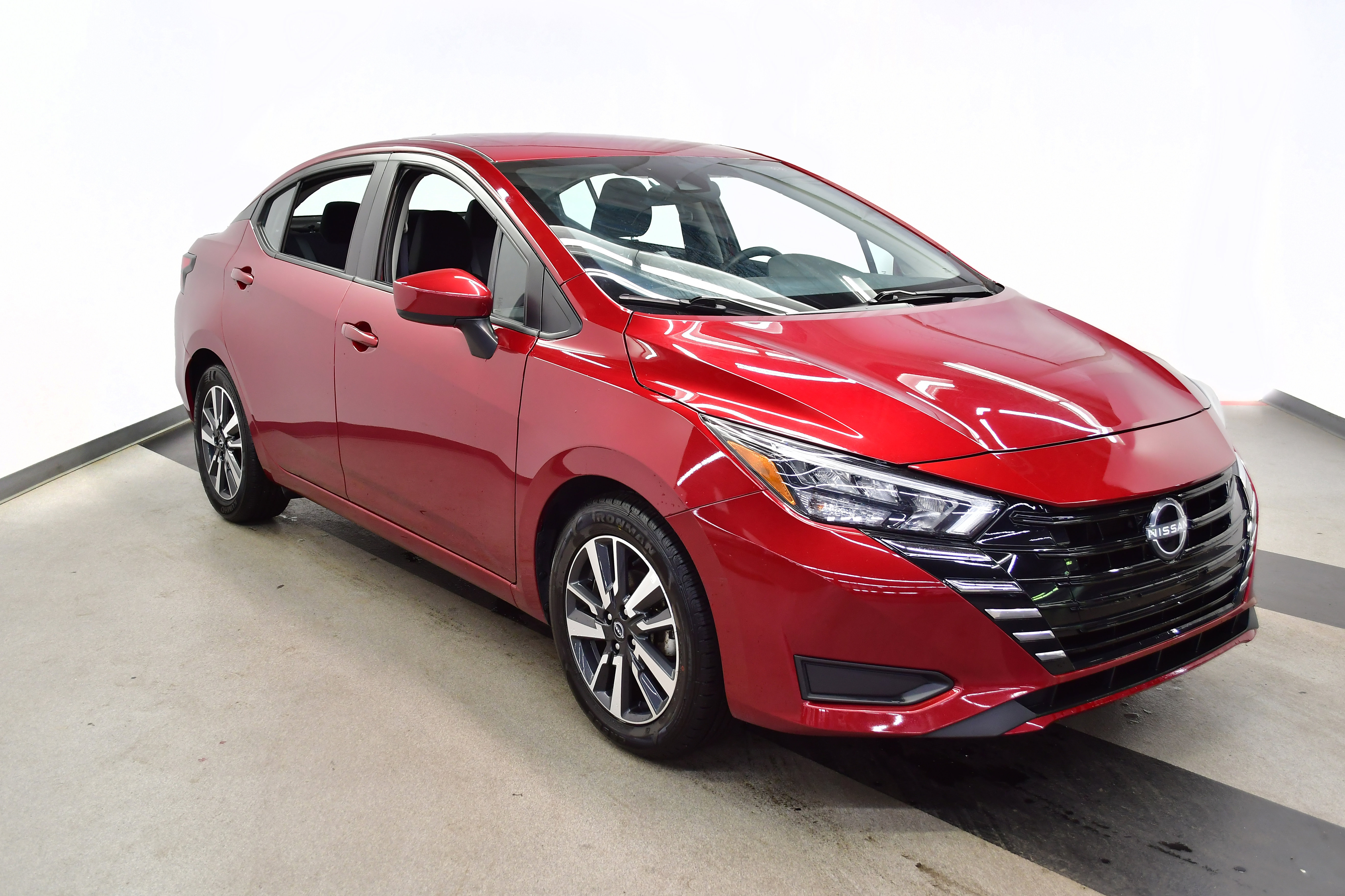 Used 2025 Nissan Versa SV FWD image 2