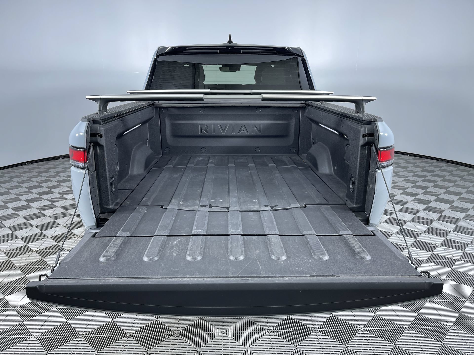 Used 2025 Rivian R1T Adventure Dual AWD/4WD image 22