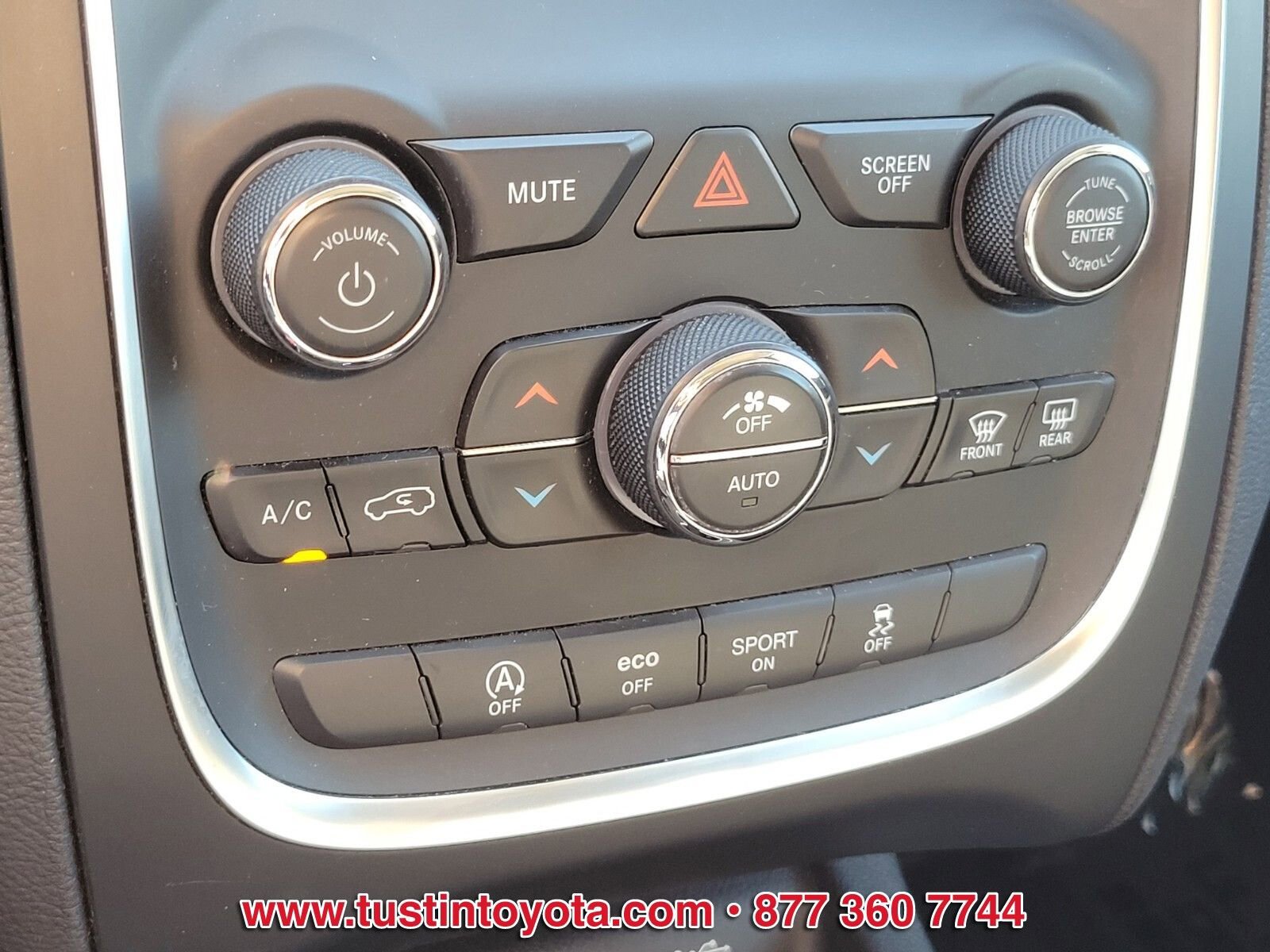 Used 2020 Dodge Durango SXT w/ 3rd Row Seating Group image 24