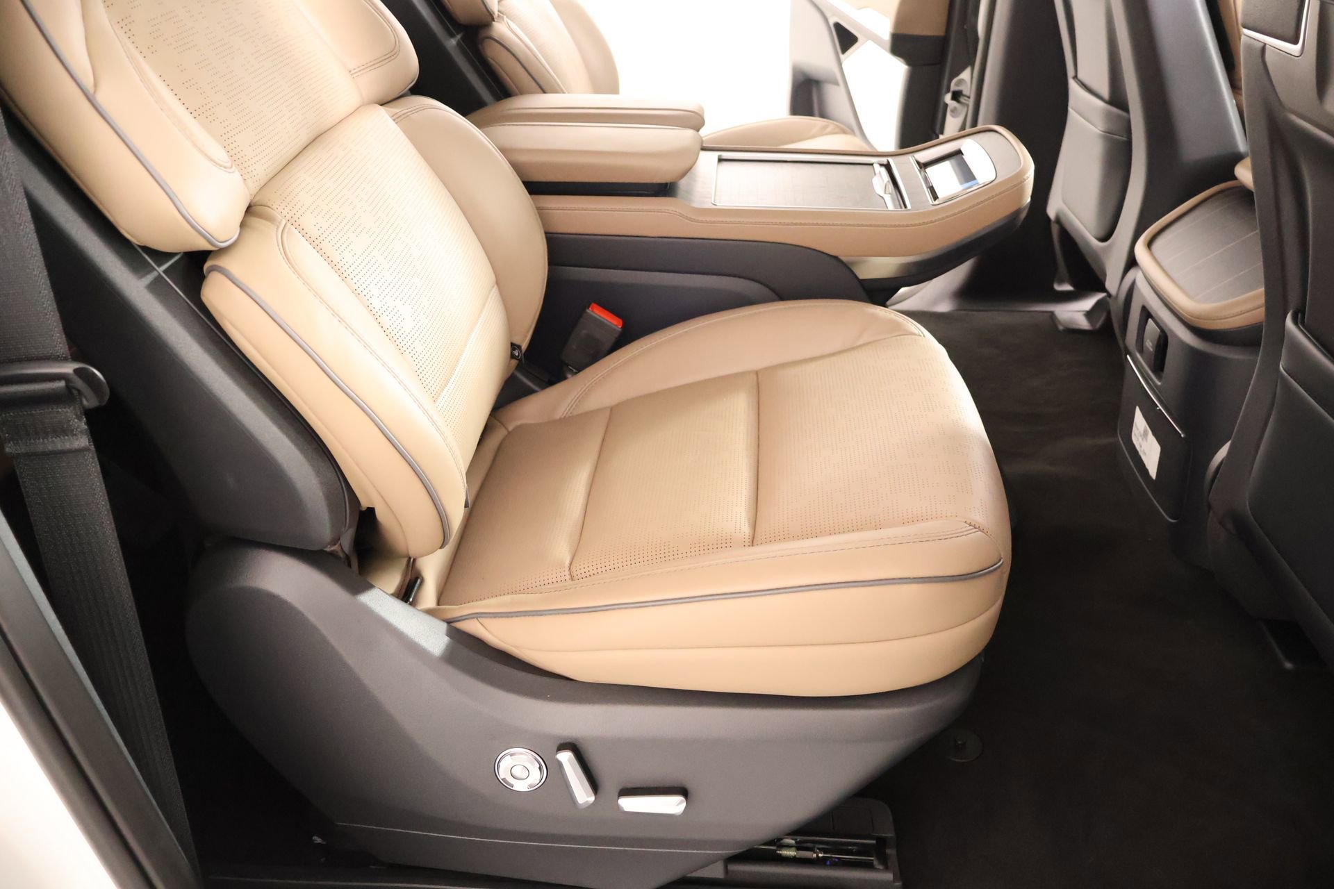 New 2026 Lincoln Navigator L Black Label image 17