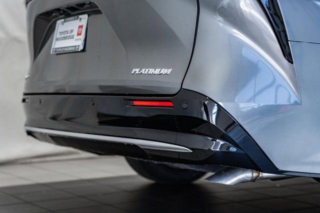 New 2026 Toyota Sienna Platinum image 6