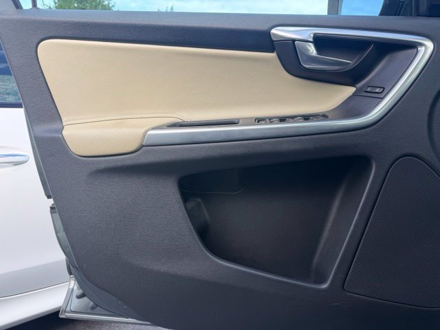 Used 2016 Volvo XC60 T6 w/ Climate Package AWD/4WD image 12