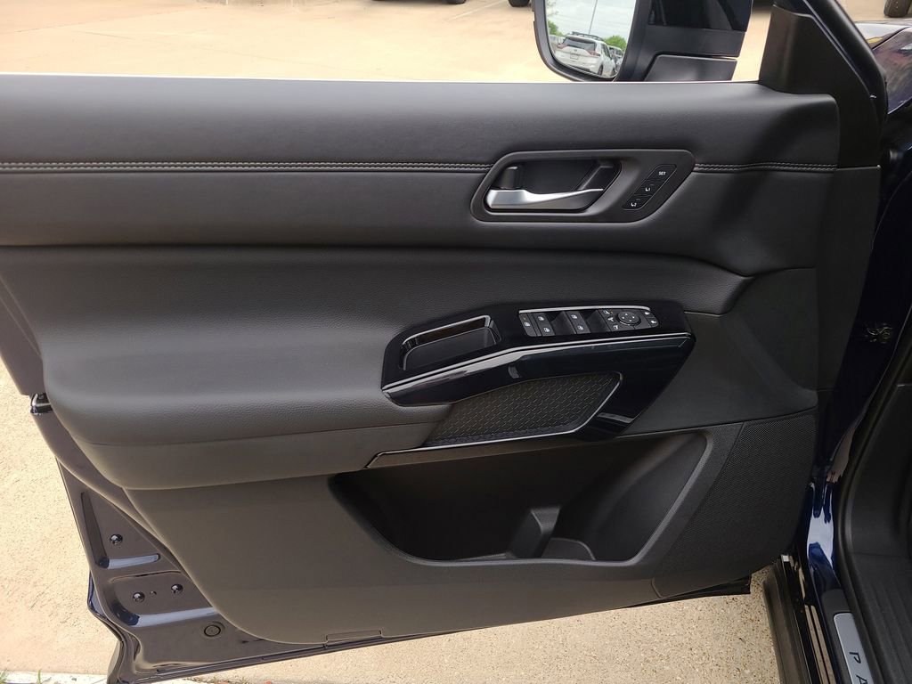 New 2026 Nissan Pathfinder Platinum FWD image 15