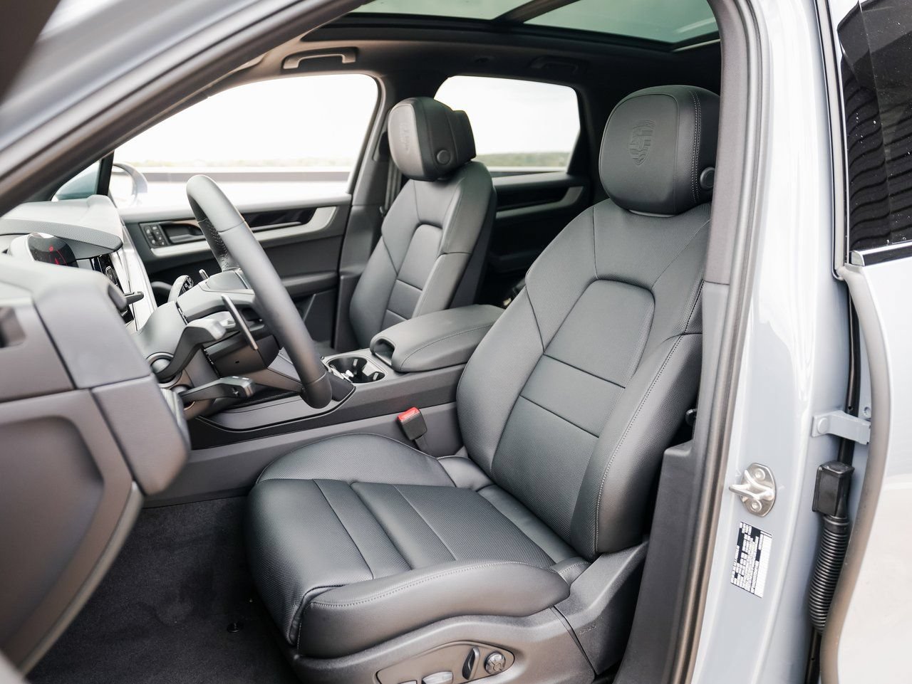 Certified 2026 Porsche Cayenne AWD/4WD image 5
