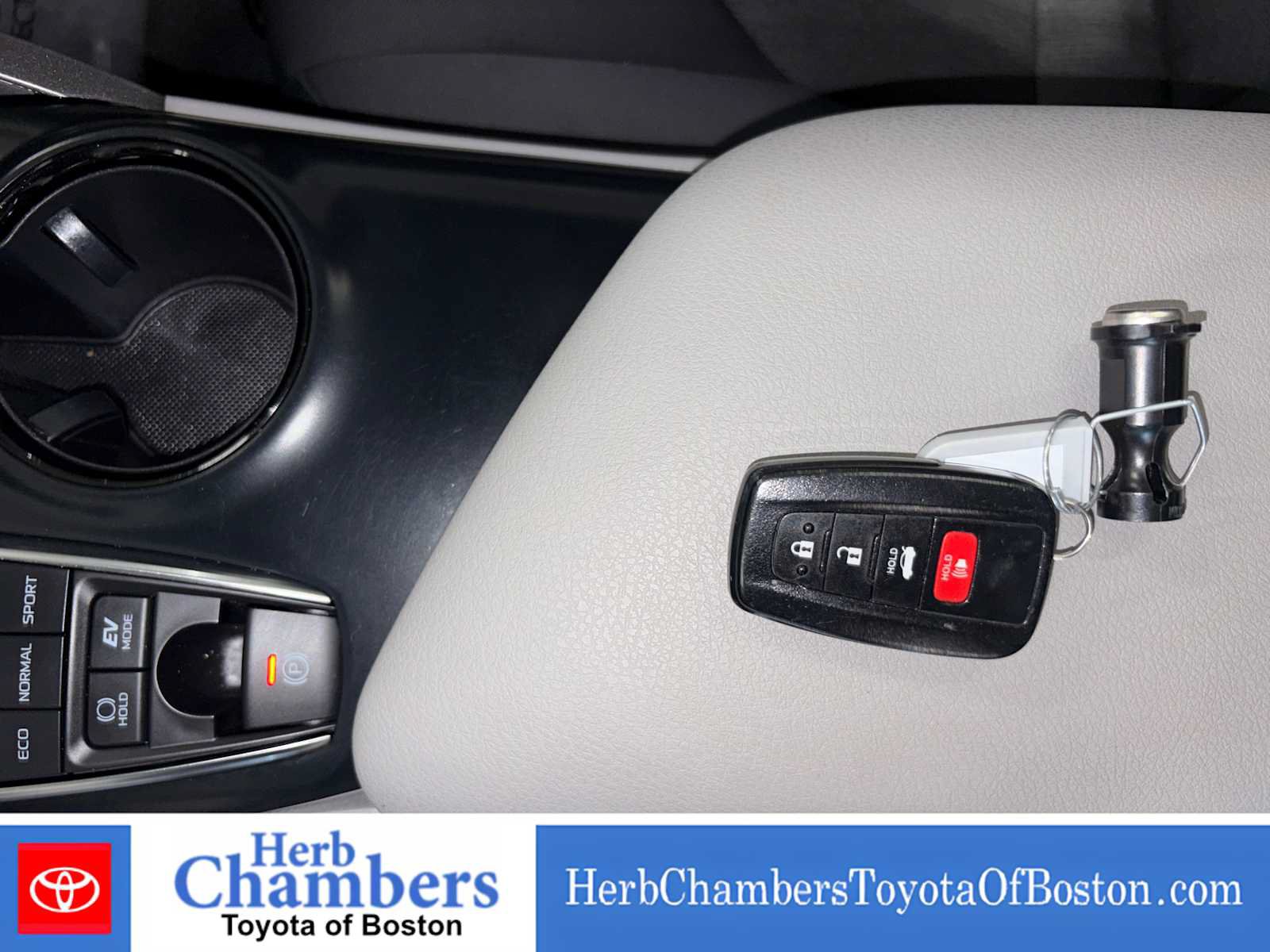 Used 2020 Toyota Camry LE w/ Sunroof Package FWD image 10