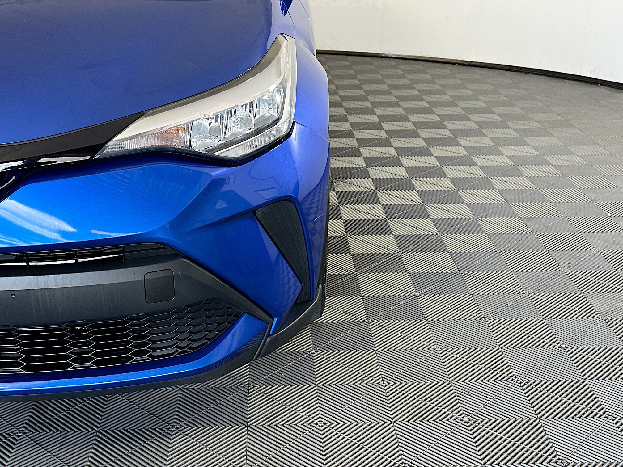 Used 2021 Toyota C-HR XLE FWD image 9