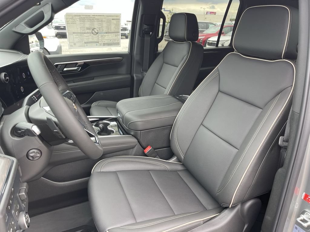 New 2026 Chevrolet Suburban Premier w/ Sun And Tow Package AWD/4WD image 11