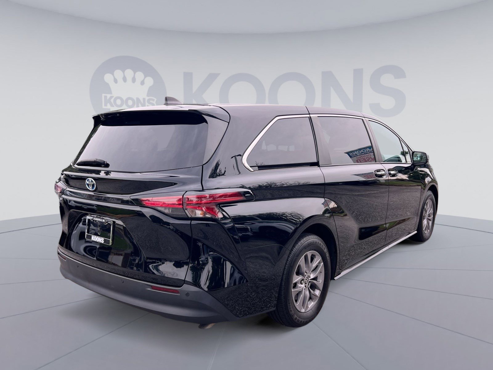 Used 2021 Toyota Sienna XLE image 7