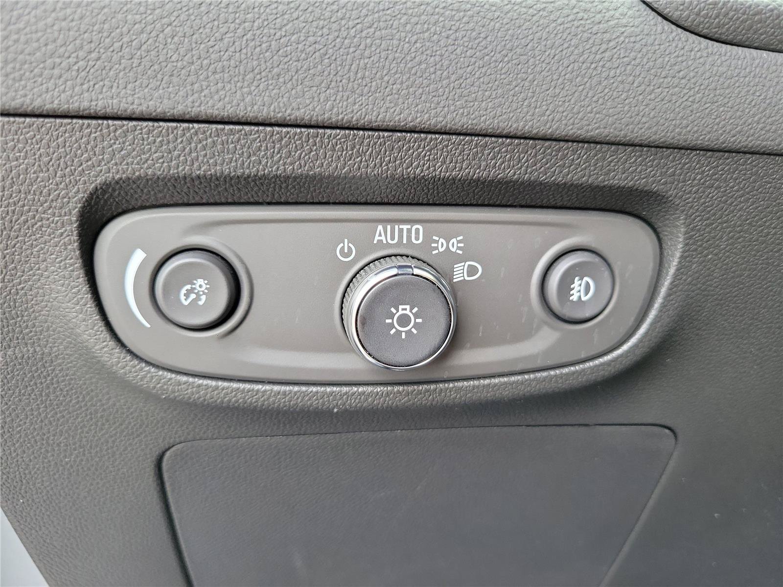 Used 2023 Buick Encore GX Essence w/ Experience Buick Package AWD/4WD image 21